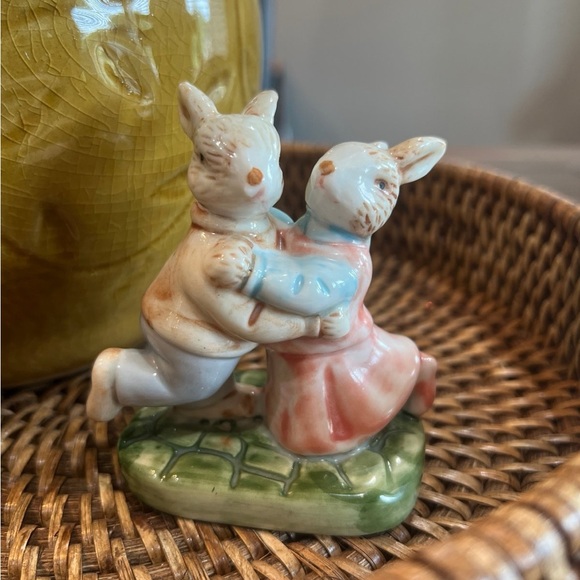 Source Unknown Other - Dancing Bunny Couple Figurine
